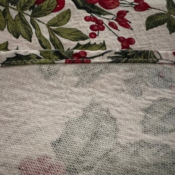 Vallesusa Tablecloth 100% Cotton Holly Berries Christmas round 66” Made in Italy - Picture 9 of 11